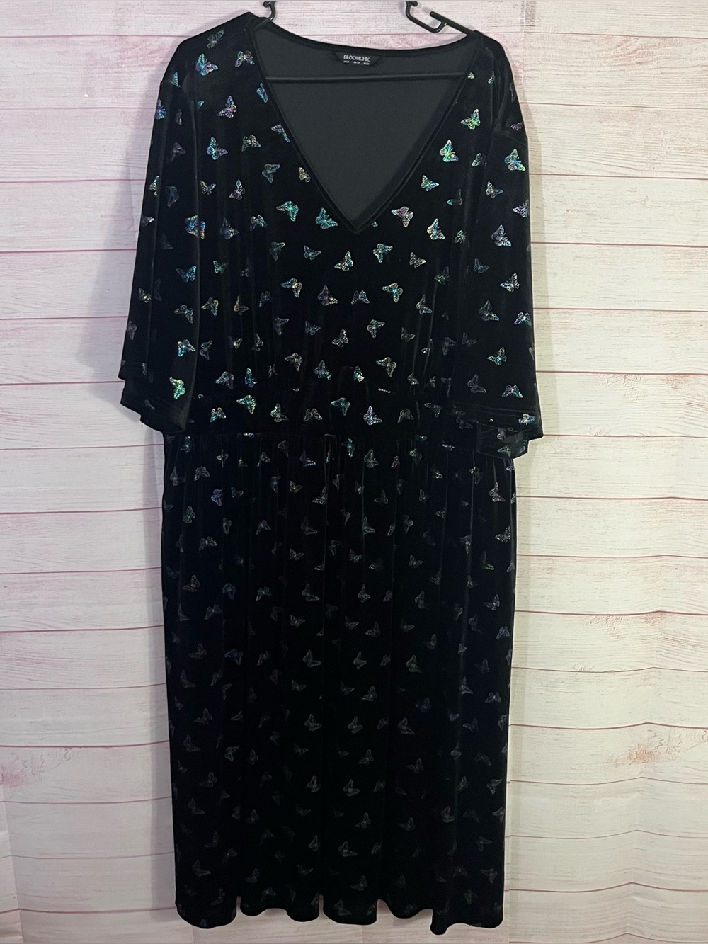 BloomChic Black Velvet Shimmer Butterfly Embroidered V-neckline Dress Size 26